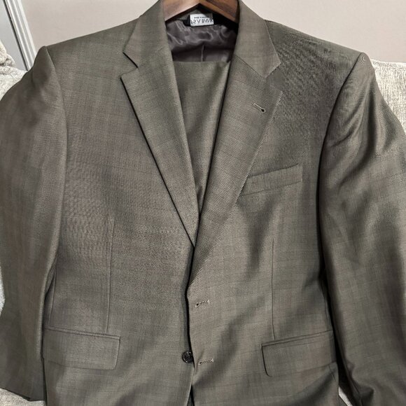 Jos A Bank Brown Plaid Suit - Sz 40S
